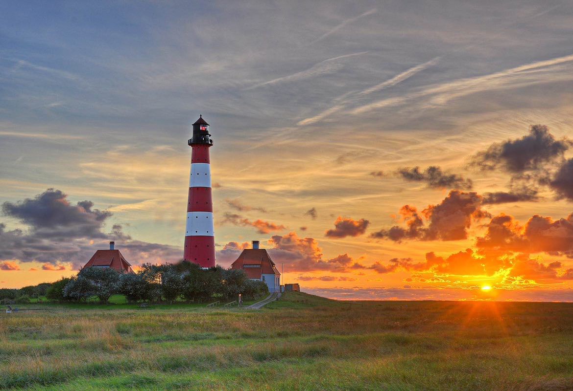 Leuchtturm Westerheversand bei Sonnenuntergang